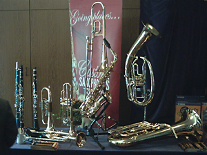 Ausstellungsstand mit Instrumenten